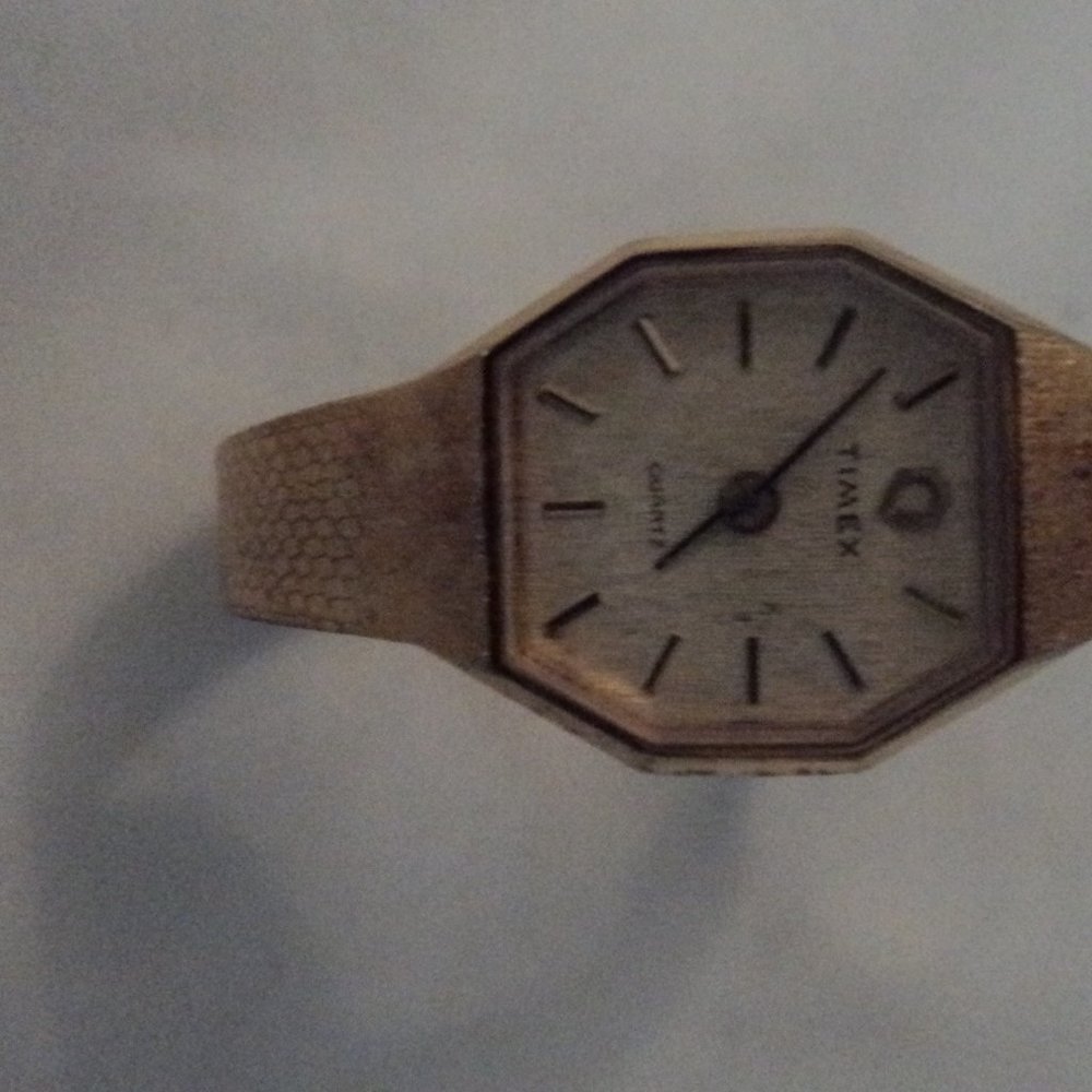 TIMEX 14K GOLD PLATED WATCH  LADY'S VINTAGE QUARTZ